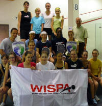 Pascal Bruhin (left) and Andrew Shelley (right) flank the Luzern juniors and their WISPA idols