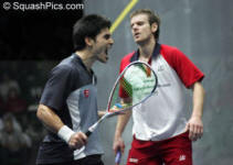 http://www.squashpics.com/bo2004/WO19Final-Lincougetstomatchball.jpg