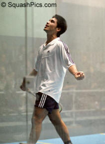 Thierry vient de battre Peter Nicol aux Monde par Equipe � Vienne